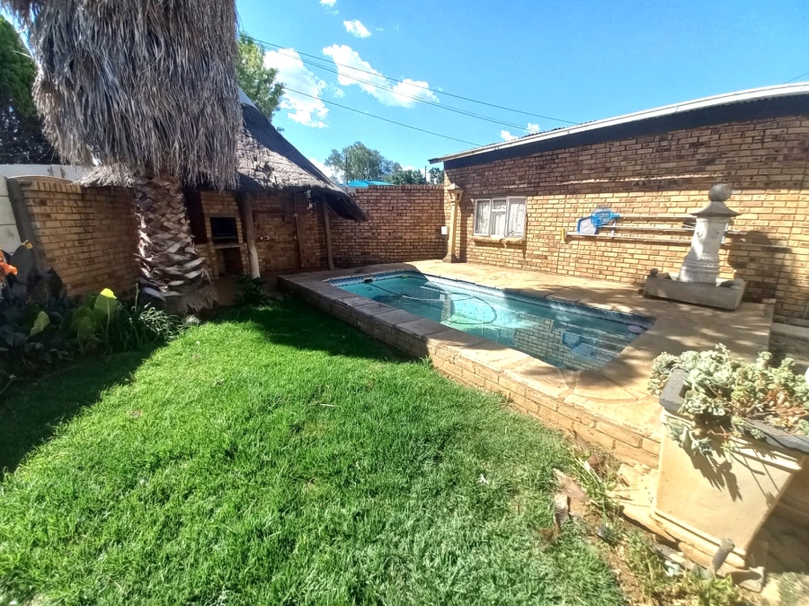 4 Bedroom Property for Sale in Potchefstroom South North West